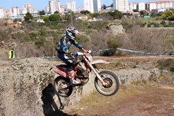 Joaquim Rodrigues Jr. assina pódio para a equipa Racespec/ J-Rod/ CFL / KTM