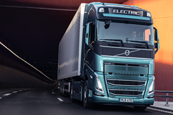 Volvo FH Electric ganha o prémio "Truck of the Year 2024” - Com destaque na aceleração contínua, o silêncio e o comportamento sem vibrações.