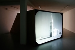Obra "Travelogue" de Pedro Barateiro em exposição na Estação do Rossio, em Lisboa