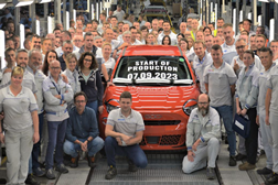 FIAT inicia a produção do seu Novo Fiat 600e - 600e produzido é a versão topo de gama La Prima na cor laranja "Sun of Italy"