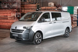 Gama Transporter ampliada  - Nova variante caixa aberta de cabina dupla e crew van