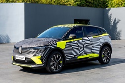 Do Mégane eVision ao novo Mégane e-Tech Electric - Automóveis de pré produção vão rodar nas estradas este verão