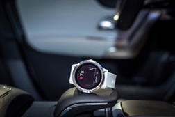 Relógio Mercedes para mais energia do condutor - Smartwatch Mercedes-Benz vívoactive® 3