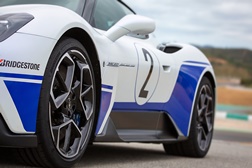 Bridgestone Lança Potenza Race - Pneu semi-slick de desempenho ultraelevado