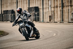 BMW S1000R – A roadster alemã está bem preparada para 2021