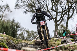 Mikayla Parton e Oisin O'Callaghan vencem no Carvoeiro - Taça de Portugal de Downhill by Shimano