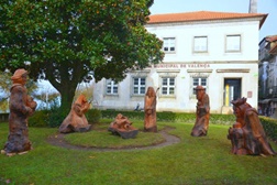 Presépio de 4 toneladas em tronco de madeira para visitar em Valença