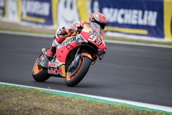 MotoGP – Marc Marquez cai... mas segura mais uma “pole position”