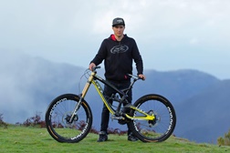 Emanuel Pombo com SHIMANO/PRO - Componentes Sociedade Comercial do Vouga
