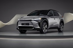 Estreia europeia do novíssimo Toyota bZ4X - Veículo pronto para lançamento europeu
