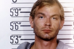 AMC Crime apresenta a história real do assassino Jeffrey Dahmer contada pelo próprio - “Dahmer: Nas suas próprias palavras”