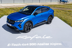 Renault Rafale: abertas as encomendas para o E-Tech 4x4 300 cv plug-in hybrid - Dois níveis de equipamento: esprit Alpine e atelier Alpine