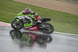 Mundial Superbike- Magny Cours- Rea na pole, mesmo após queda