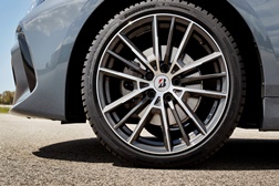 Bridgestone destaca os erros mais comuns no cuidado e uso dos pneus do seu automóvel