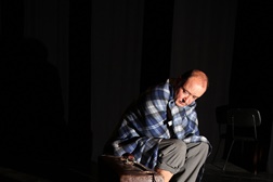Teatro Independente de Loures mostra “Retalhos de Um Homem” no festival Oriente-se