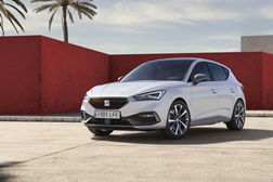 Novo SEAT Leon disponível em "Easy Renting" sem entrada inicial - Campanha até final de junho, no novo SEAT Leon 5 Portas TSI 110CV 