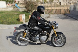 Nova café racer de 1100cc da Triumph apanhada em Barcelona