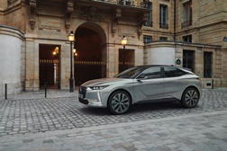 DS 4: Requinte e tecnologia de um híbrido - Modelo com 3 variantes: DS 4, DS 4 Cross e DS 4 Performance Line