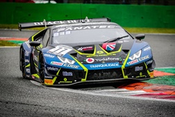 Henrique Chaves estreia-se com pódio - Ao volante de um Lamborghini Huracán Evo GT3