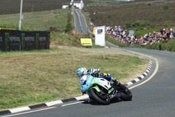 Ilha de Man - Harrison vence Supersport, bate recorde