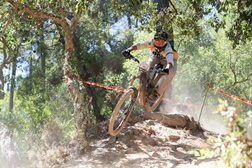 Enduro e ciclismo de formação marcam o fim de semana