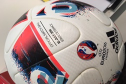 Bola da Final do Euro 2016 vai a leilão