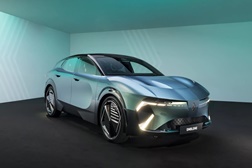 Renault EMBLÈME - Estudar a criação de um modelo familiar de alta tecnologia e baixo impato ambiental