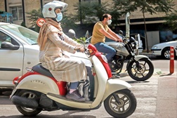 Irão autoriza formalmente as mulheres a conduzir motos