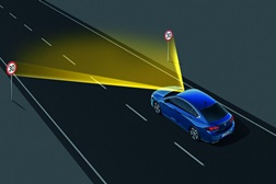 Novo Opel Insignia vai ter faróis Intellilux LED pixel - Modelo vai ser apresentado em Janeiro