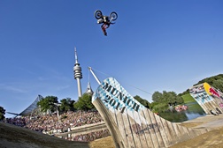 Red Bull X Fighters: Josh Sheehan brilha em Munique com primeira vitória em pista flutuante