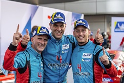 Henrique Chaves no topo do pódio do “Mundial” em Fuji, no Japão - horas de Spa-Francorchamps, etapa do European Le Mans Series