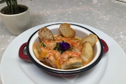 Tapas e petiscos espanhóis à mesa do Meliá Lisboa Oriente