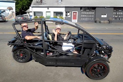  Já ouviu falar num “ FUV ” ?* O “entregador” é a proposta mais recente da Arcimoto - *FUV – Fun Utility Veicule