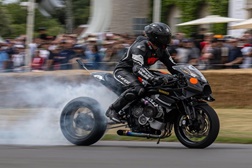 Thorton Hundred Motorcyles 1200 RR Turbo, com 400 cv