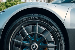 MICHELIN Pilot Sport Cup 2 R feito sob medida para o novo Mercedes-AMG ONE - Pneu para novo hiperdesportivo híbrido
