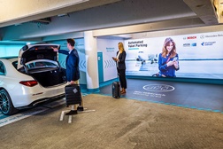 Sistema de estacionamento sem condutor da Bosch e da Mercedes-Benz aprovado para uso comercial - Estreia mundial no estacionamento APCOA no Aeroporto de Estugarda