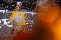 Johansen vence o esforço de Belém e é o primeiro camisola amarela da Volta a Portugal - Prova decorre entre 5 e 16 de Agosto