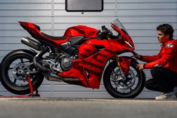 Passatempo da Ducati oferece Panigale V2 personalizada e experiência em pista com Marc Márquez