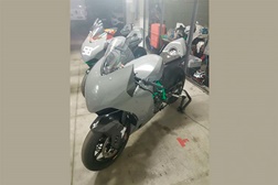 Uma desportiva KTM RC 890 R será realidade... mas só para pista