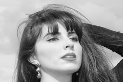 Catarina Rocha lança novo single "Renascer"