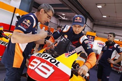 MotoGP – Lorenzo e Crutchlow queixam-se e Alberto Puig responde