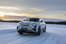 A390: o fastback desportivo da Alpine posto à prova em condições polares - Novo modelo vai ser revelado a 27 de maio de 2025