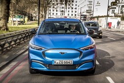 Ford com Roadshow ‘Go Electric’, em linha com a estreia do Mustang Mach-E - Mach-E foi configurado especificamente para a Europa