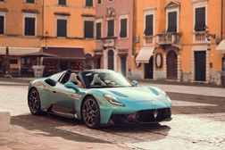 Maserati celebra o ano do tridente no Salão do Automóvel de Bruxelas