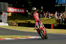 Byrne está de volta em força