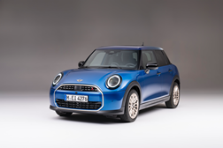 Chega novo Mini Cooper 5 portas - Mais espaço e ultra-personalizável