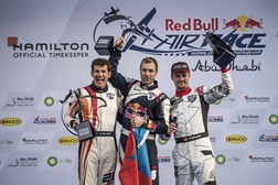 Época de 2017 da Red Bull Air Race arrancou com pódio surpresa em Abu Dhabi