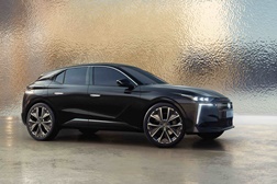 DS Automobiles anuncia os preços e abre as encomendas do DS nº4 - As primeiras entregas a clientes estão previstas para o último trimestre de 2025