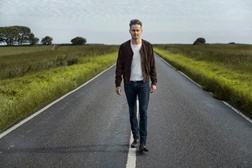 Tom Chaplin, vocalista dos Keane, estreia-se a solo