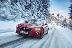 Opel Insignia GSI com avançado sistema de tração integral - 2.0 Turbo a gasolina de 230 cv